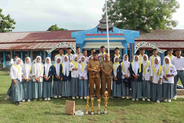 DERETAN PENGHARGAAN PADA MOMENT UPACARA BENDERA